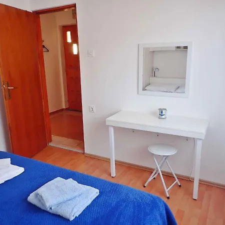 In Starigrad-paklenica 43216 Apartment *