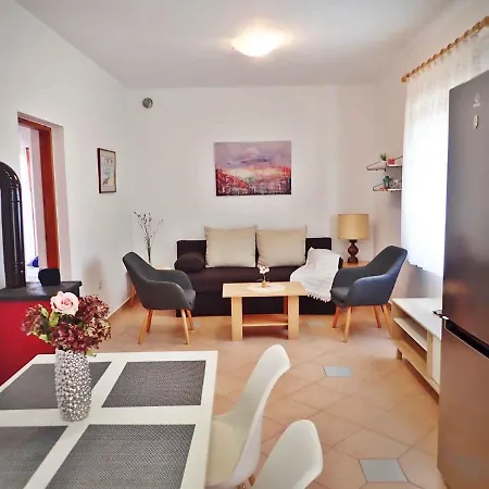 In Starigrad-paklenica 43216 아파트