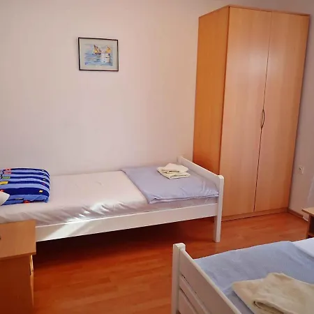 In Starigrad-paklenica 43216