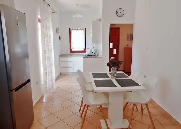 In Starigrad-paklenica 43216